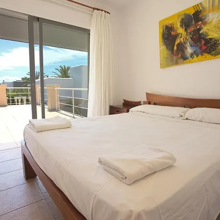 Tom Is Near To Playa Den Bossa *