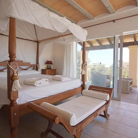 Tom Is Near To Playa Den Bossa Villa *